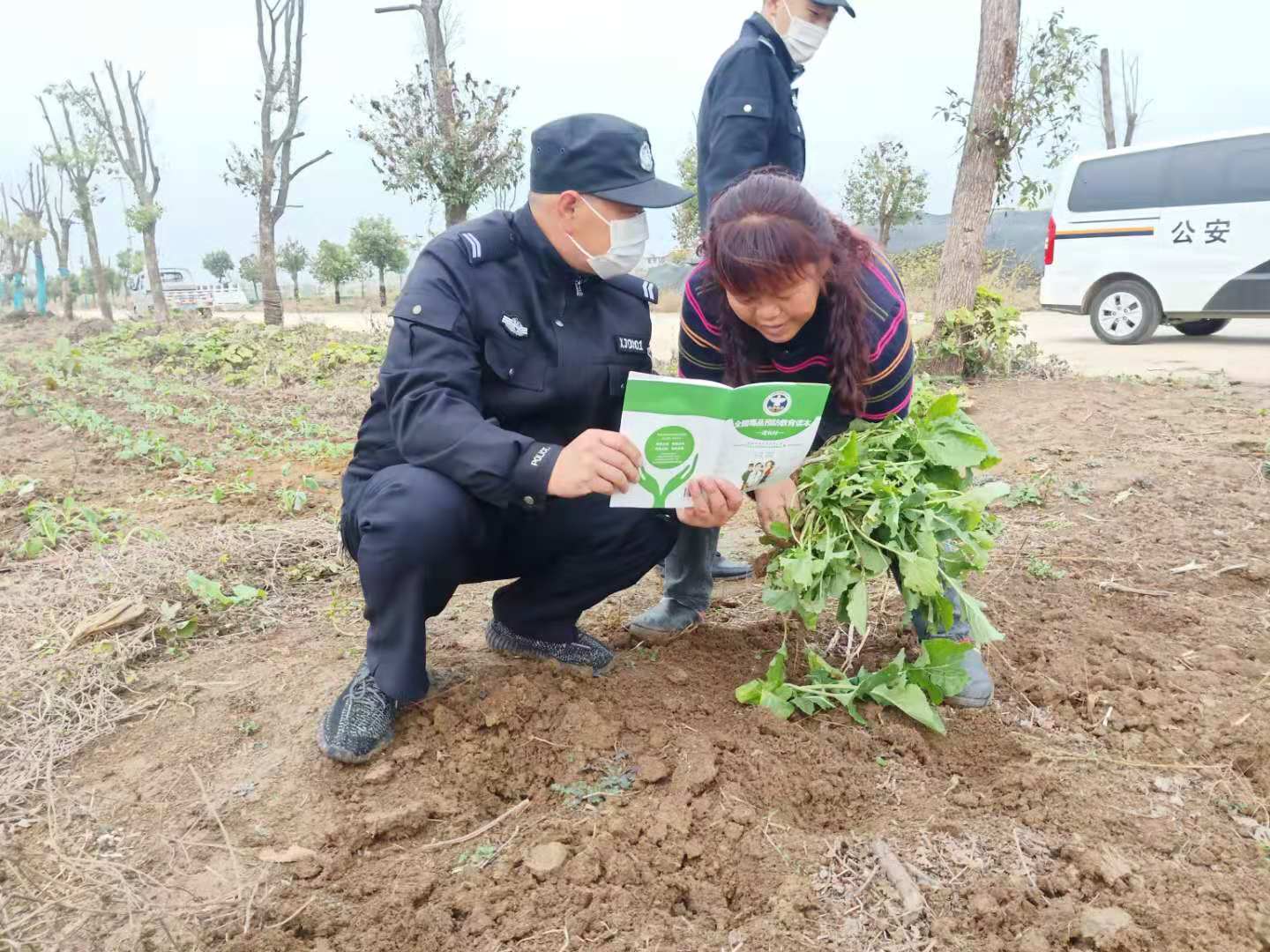 乌江所:在辖区开展冬季禁种铲毒宣传